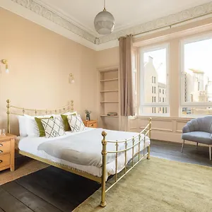 Spacious 2br Leith Apartment